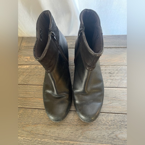 Clarks Bendables Black Leather Ankle Zip Boots Women's 9W Style 62423 - Picture 3 of 10